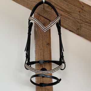 Bride de cheval en nylon réglable Durable imperméable Bio PVC enduit de style occidental équestre rouge pour l'équitation et la course - Product Image 3