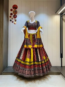 Lehenga Choli de Algodón con Estampado Tradicional Ajrakh y Patola, Diseño Multicolor de 8 Metros, para Navratri - Product Image 3