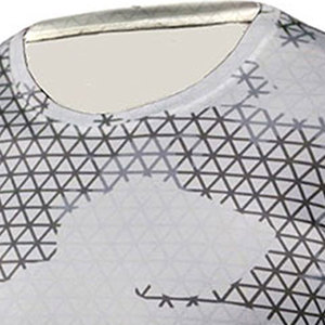 เสื้อแรชการ์ดแขนยาวสำหรับมืออาชีพ แบบยูนิเซ็กซ์ พิมพ์ลายด้วยความร้อน สีดำขอบแดง แห้งเร็ว ผลิตจากโพลีเอสเตอร์/ไนลอน 240 กรัม โลโก้ด้านหน้า - Product Image 3