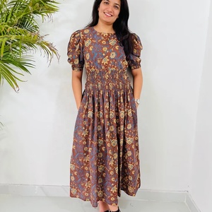 Robe longue d'été en coton indien imprimée à la main, style maxi décontracté à manches courtes, broderie florale, pour femmes - Product Image 1