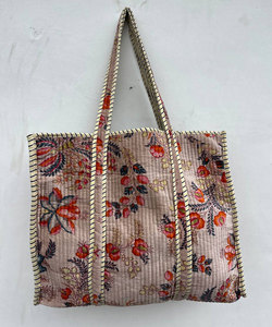 Bolso de hombro acolchado de terciopelo estampado para mujer, bolso de diseñador moderno con aspecto lujoso - Product Image 2