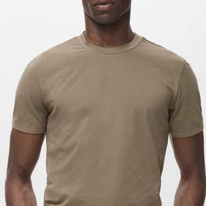 เสื้อยืดสตรีทแวร์ผ้าคอตตอนเนื้อนุ่มแบบโอเวอร์ไซส์ ทรงไหล่ตก พิมพ์ลายคุณภาพสูง เสื้อยืดน้ำหนักมากสำหรับผู้ชาย - Product Image 1