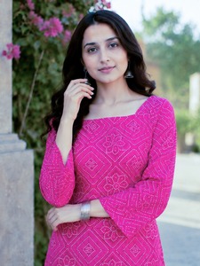 New Design Of Bandhej Print Cotton Short Kurti With Linen Plazzo Cordset For Women And Girls Top And Plazzo Design Regular Wear - Product Image 5