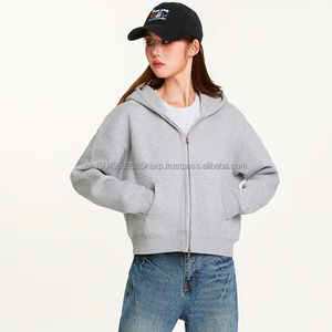 Chaqueta Corta y Ancha con Capucha para Mujer, Marca de Moda, 350G, Patrón Personalizable, con Forro Polar Grueso y Doble Cremallera - Product Image 4