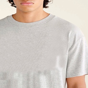 เสื้อยืดคอกลมแขนสั้นสีเทาสำหรับผู้ชาย ผ้าฝ้าย 100% ทรงปกติ สวมใส่สบาย ผ้าเจอร์ซีย์ถัก สีพื้น ดีไซน์เรียบง่าย - Product Image 4