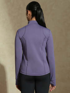 เสื้อวิ่งผู้หญิง คอซิป ทรงเข้ารูป ยืดได้ มีโลโก้ด้านหน้า สีม่วงแคเด็ต - Product Image 6