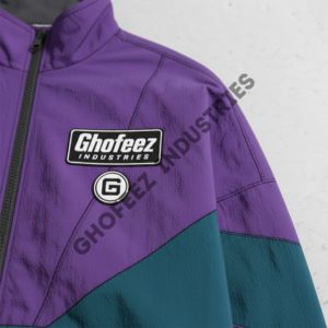 Ensemble coupe-vent unisexe personnalisé avec logo, style streetwear, survêtement rétro oversize 2 pièces, veste et pantalon légers doublés en mesh - Product Image 3