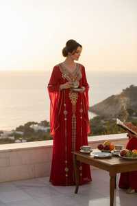 Abaya longue rouge brodée en mousseline pour femme, coupe modeste, respirante, toutes saisons, style moyen-oriental, col cœur, pour adultes - Product Image 3