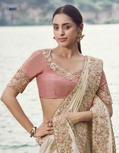 Sarees Cómodos y Suaves para Mujer en Colores Claros y Oscuros con Tacto de Tela Natural para Fiestas - Product Image 2