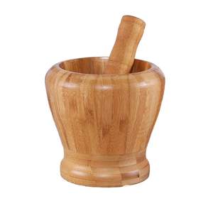 Mortero y pilón de madera para triturar ajo, hierbas, especias y semillas, ideal para preparar recetas saludables en la cocina del hogar. - Product Image 2