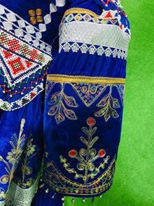 Auténtico Vestido Corto Nómada Afgano con Bordados Vibrantes de Cuentas, Adornos Tradicionales de Monedas y Costuras a Mano Pesadas - Product Image 3