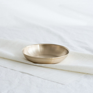 NOBBAN Anseong-matchum Bangja Yugi Cuenco de Latón Forjado a Mano, Resistente al Calor, Elegante, Tamaño Mediano, para Guarniciones, Vajilla de Herencia Coreana - Product Image 1