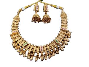 Conjunto de collar de latón chapado en oro antiguo con incrustaciones de piedra de cristal y pendientes Jhumka - Product Image 2