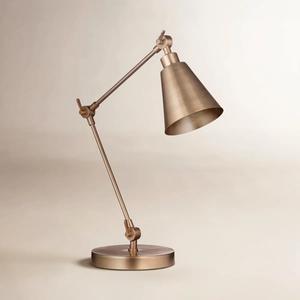 โคมไฟตั้งโต๊ะทองเหลืองสไตล์วินเทจพร้อมตัวโคมสลักลาย โคมไฟตกแต่งภายในแบบราชวงศ์ - Product Image 1