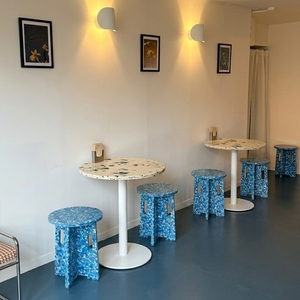 Mesa de Comedor de Plástico Reciclado, Diseño Moderno, Impermeable, Duradera, Ecológica, Apilable, para Uso en Exteriores, Sala de Estar, Hotel, Restaurante - Product Image 4