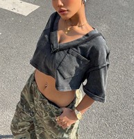 Camiseta de mujer con diseño personalizado, 100% algodón, estilo vintage lavado, corte holgado, manga corta, cuello en V, top corto con efecto acid wash.