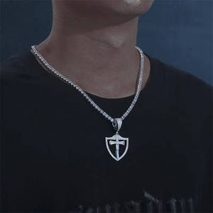Collier pendentif bouclier épée croix en moissanite pour homme, bijoux hip-hop streetwear, imitation de bijoux - Product Image 2