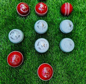 Balles de cricket en cuir réglementaires, qualité professionnelle, 156g, balles de cricket dures, couture traditionnelle, qualité supérieure, vente en gros - Product Image 5