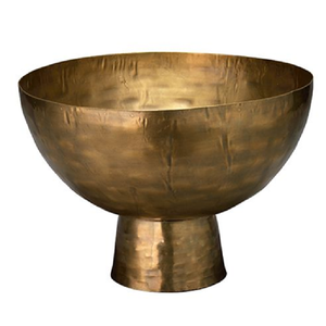Elegante tazón de servir de metal dorado con una sofisticada base de columna acanalada. Disponible a precios de mayorista para un estilo de alta gama. - Product Image 3
