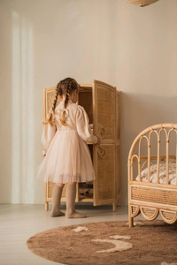 Armoire de rangement en rotin au design signature pour chambre d'enfant et chambre de bébé, armoire en rotin faite à la main, meubles pour chambre d'enfant - Product Image 2