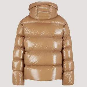 Veste matelassée en tissu PU écologique pour homme, couleur beige, garnissage en coton, bordure en fourrure, coupe-vent, vêtement décontracté d'hiver, coupe régulière, fermeture éclair - Product Image 1