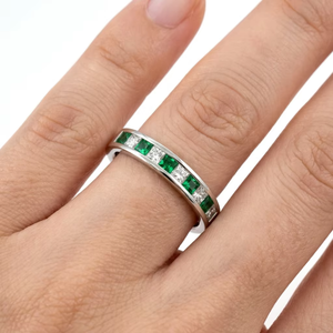 Bague professionnelle en or 18 carats avec émeraude et diamant, sertie en canal, pour les marques canadiennes et européennes - Product Image 4