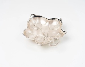 Leaf Shape <b>Silver</b> Finished Decorative Bowl Ideal For <b>Table</b> Display And Room <b>Side</b> <b>Table</b> And Snack Serving To Guests From India - Product Image 1