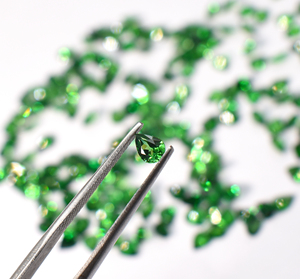 Lot de pierres précieuses en tsavorite naturelle vert profond, qualité œil de chat, en vrac, 3x5 mm, 7x5 mm, 6x4 mm, 5x4 mm - Product Image 3