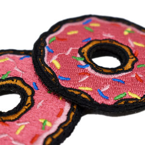 Badges brodés personnalisés avec logo de mode, patchs brodés à scratch pour vêtements et vestes - Product Image 4
