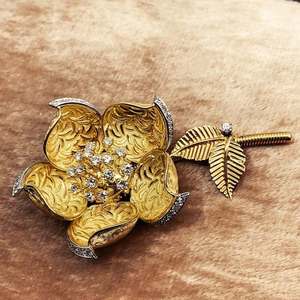 เข็มกลัดดอกไม้ชุบทอง เงินแท้ 925 ประดับเพชรโมอิสซาไนต์ ดีไซน์กลไกโรแมนติก ของขวัญสำหรับแฟนสาว - Product Image 5