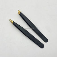Ensemble de pinces à sourcils Premium Noir et Or avec embouts inclinés et pointus et ciseaux à cils à ressort, outil de beauté et de toilettage personnalisable avec logo