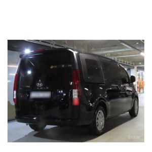 Hyundai Staria L3.5 Cargo 2022 de 3 Plazas con Caja de Cambios Automática y Asientos de Cuero, 67,200 km, Volante a la Izquierda - Product Image 4