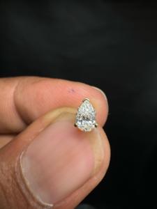 Labret Solitaire en Diamant Poire avec Design à Filetage Externe pour Piercing Daith, Hélix et Bijoux d'Oreille - Product Image 1