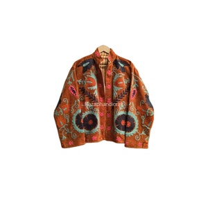 Chaqueta Suzani de Uzbekistán, Chaqueta de Terciopelo con Bordado de Flores, Chaqueta Estilo Boho Chic con Forro Interior de Algodón - Product Image 1