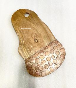 Tabla de Pizza de Madera de Acacia y Resina Epoxi con Diseño Oceánico, Elegante y de Primera Calidad, Tabla para Cortar Queso y Pan, Tabla para Servir con Asa - Product Image 4