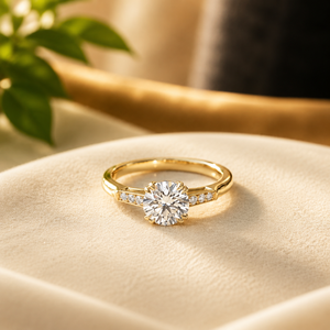 Anillo de Compromiso de Moissanita con Doble Punta, Corte Brillante Redondo, Chapado en Oro Amarillo, Anillo de Boda para Mujer - Product Image 1