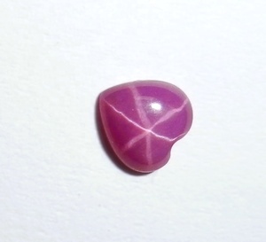 Rubí Estrella Corazón 5x5 mm 0.5 Quilates, Cabujón Opaco Pulido Creado en Laboratorio con Efecto de Estrella de 6 Puntas para Joyería - Product Image 1
