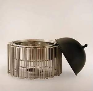 ตะกร้าเก็บของโลหะสานสีทองหรูหราพร้อมฝาปิด กล่องใส่ขนมตกแต่งทันสมัยพร้อมขาไม้ - Product Image 2