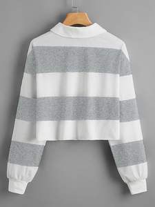 เสื้อรักบี้ครอปผู้หญิง ปักลายตามสั่ง ทรงโอเวอร์ไซส์ ไหล่ตก ระบายอากาศได้ดี สีแดงขาวลายทางตัดกัน สำหรับโปโลหรือชุดทางการ - Product Image 3