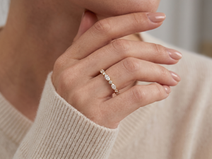แหวนแต่งงานแบบมินิมอลลิสต์ ทอง 14K ประดับเพชรทรงมาร์คีส์และทรงกลม ขายส่งเครื่องประดับหรูหราสั่งทำได้ตามแบบ OEM ODM - Product Image 6