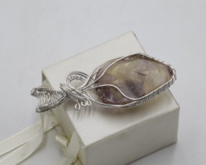 Pendentif en améthyste naturelle avec enroulement en fil de cuivre, bijoux en pierres précieuses faits à la main, taille libre, pendentif en cristal de guérison - Product Image 3