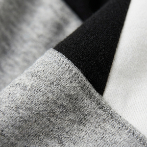 เสื้อฮู้ดดี้ผู้หญิงแบบสั้น ผ้าฝ้ายพรีเมียมเนื้อนุ่ม สวมใส่สบาย แขนยาว สไตล์ทันสมัย รับผลิตแบบ OEM ODM เสื้อผ้าสั่งทำจำนวนมาก - Product Image 6