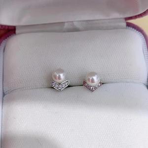 ต่างหูมุกน้ำจืดสีม่วงเอดิสันสำหรับผู้หญิง S925 เงินแท้พร้อมดีไซน์พรีเมียมไอซ์ควีนที่ให้แสงสว่าง - Product Image 2