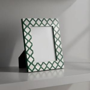 Cadre photo en résine écologique le plus vendu, design réglable, résistant aux rayures, décoration intérieure, impression personnalisée disponible, fait main - Product Image 1