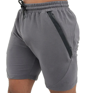 Shorts de sport gris uni en polyester pour homme, taille mi-haute avec cordon de serrage, séchage rapide, rayures latérales, style décontracté - Product Image 1
