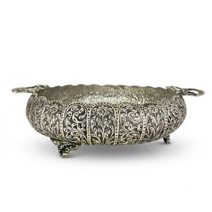Urli finement sculpté avec des poignées florales - Product Image 1