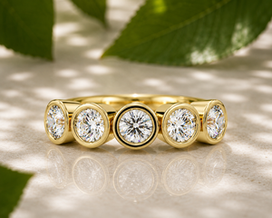 แหวนเพชรทรงกลมแบบฝังขอบครึ่งวง 14K ทองคำขาว แหวนวันครบรอบ แหวนเพชรเพาะเลี้ยงในห้องปฏิบัติการ  งานสั่งทำ เครื่องประดับขายส่งจากโรงงาน - Product Image 1