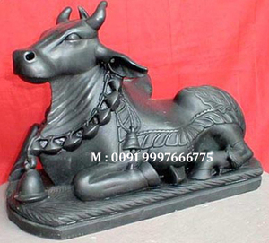 Nouvelle statue de Nandi en marbre noir créatif de forme élégante de petite taille principalement pour les décorations de temple et garder dans le temple. - Product Image 4