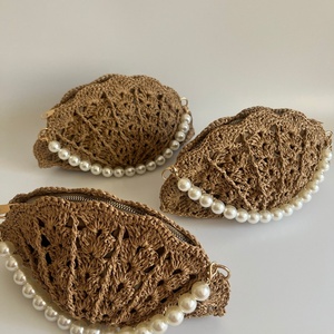 Sac en raphia fait main avec coquillages, bandoulière en perles, sac de plage au crochet - Product Image 1