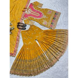 Hermoso Conjunto de Top, Falda y Dupatta Amarillo Bordado para Fiesta de Bodas con Trabajo de Lentejuelas, Talla M, 900g, Maruti Fashion - Product Image 4